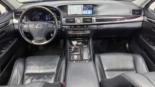 Lexus LS600hL 5 Ottoman 2016 7