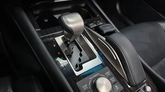 Lexus LS600hL 5 Ottoman 2016 9