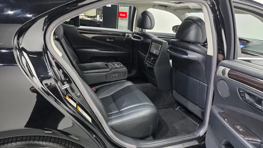 Lexus LS600hL 5 Ottoman 2016 12