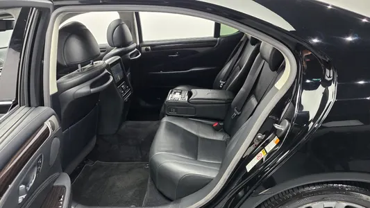 Lexus LS600hL 5 Ottoman 2016 26