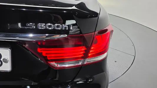 Lexus LS600hL 5 Ottoman 2016 23