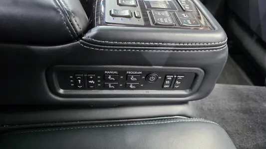 Lexus LS600hL 5 Ottoman 2016 34