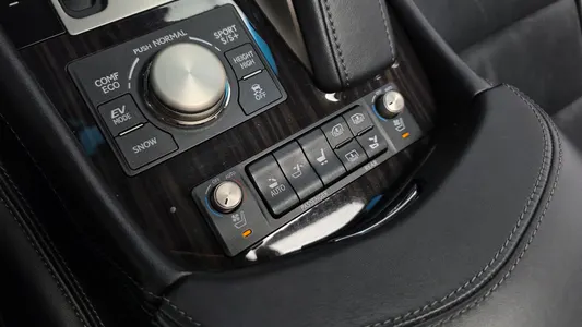 Lexus LS600hL 5 Ottoman 2016 29