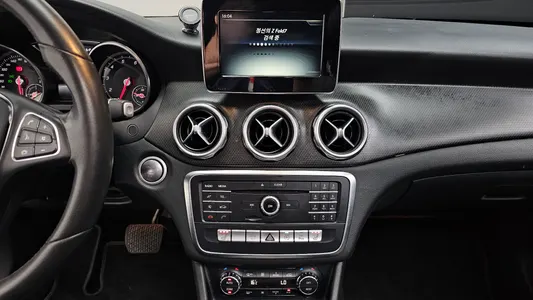 Mercedes-Benz GLA-Class X156 GLA220 2017 14