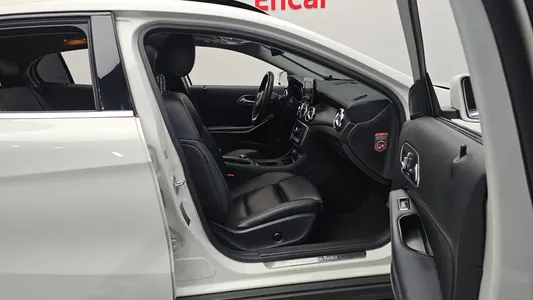 Mercedes-Benz GLA-Class X156 GLA220 2017 26