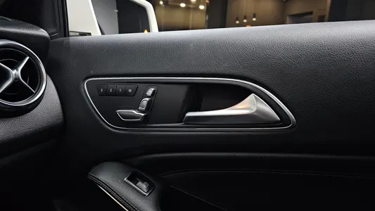 Mercedes-Benz GLA-Class X156 GLA220 2017 27