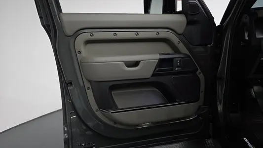 Land Rover (L663) 110 P635 1 2025 24