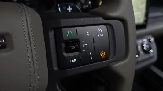 Land Rover (L663) 110 P635 1 2025 32