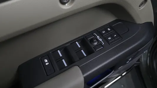 Land Rover (L663) 110 P635 1 2025 30