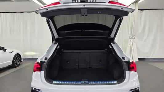 Audi Q3 (F3) 35 TDI 2020 20