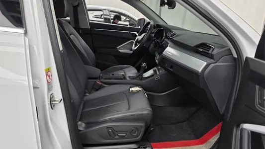 Audi Q3 (F3) 35 TDI 2020 26