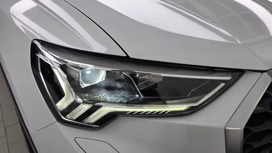 Audi Q3 (F3) 35 TDI 2020 22