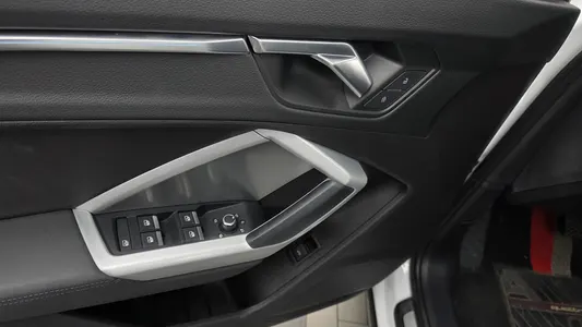 Audi Q3 (F3) 35 TDI 2020 27