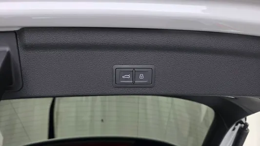 Audi Q3 (F3) 35 TDI 2020 29