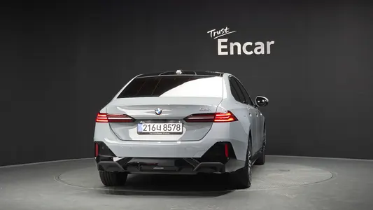 BMW 5 Series (G60) 520i M 2025 4