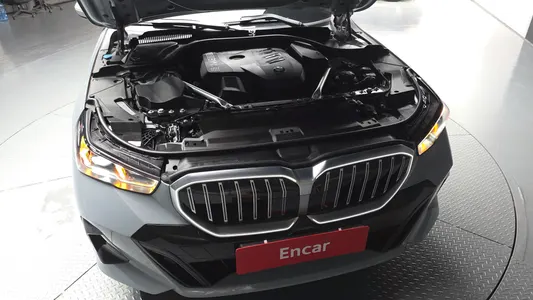 BMW 5 Series (G60) 520i M 2025 6