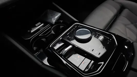 BMW 5 Series (G60) 520i M 2025 9