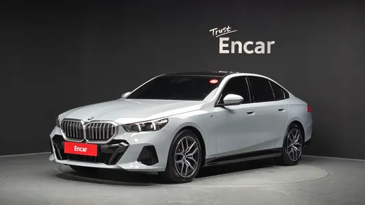 BMW 5 Series (G60) 520i M 2025