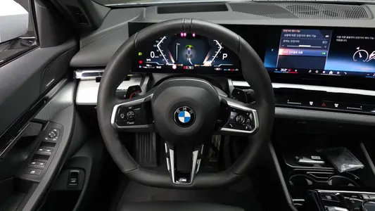 BMW 5 Series (G60) 520i M 2025 14