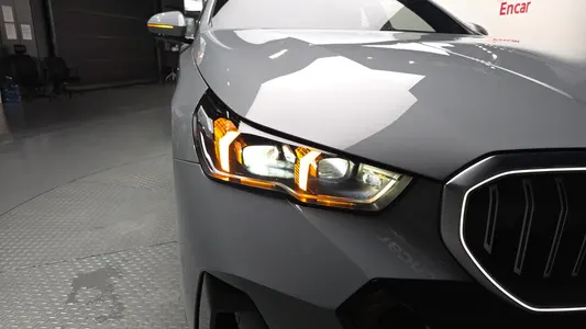BMW 5 Series (G60) 520i M 2025 22