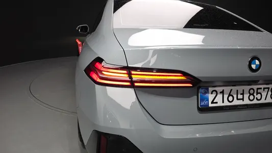 BMW 5 Series (G60) 520i M 2025 23