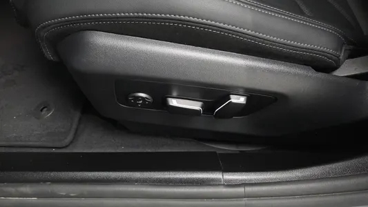 BMW 5 Series (G60) 520i M 2025 30