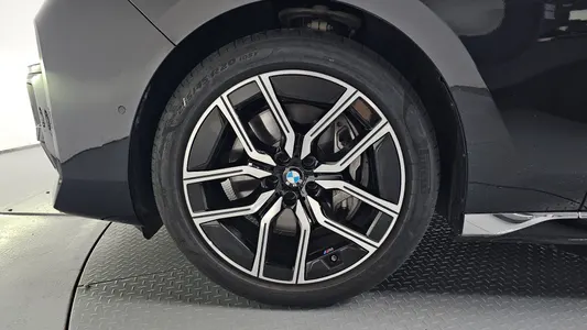 BMW 7 Series (G70) 740i sDrive M 2023 4