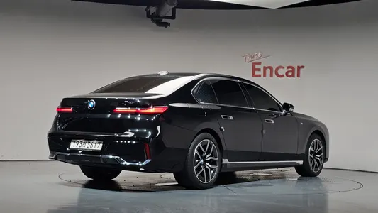 BMW 7 Series (G70) 740i sDrive M 2023