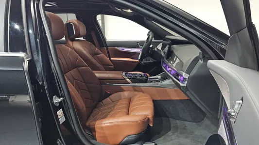 BMW 7 Series (G70) 740i sDrive M 2023 26