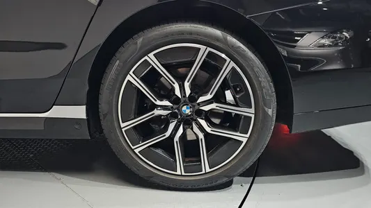 BMW 7 Series (G70) 740i sDrive M 2023 21