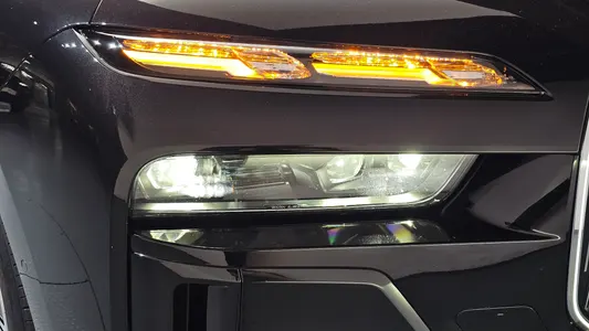 BMW 7 Series (G70) 740i sDrive M 2023 22