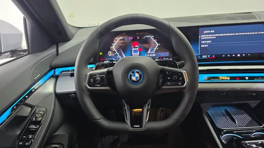 BMW 5 Series (G60) 530e M 2025 13
