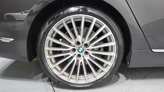 BMW 7 Series (G11) 745e i 2020 5