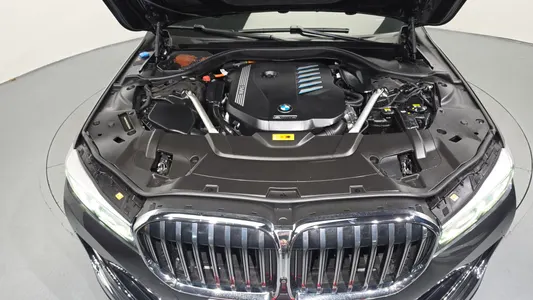 BMW 7 Series (G11) 745e i 2020 6