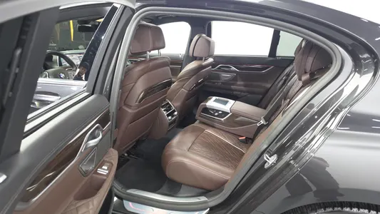 BMW 7 Series (G11) 745e i 2020 11