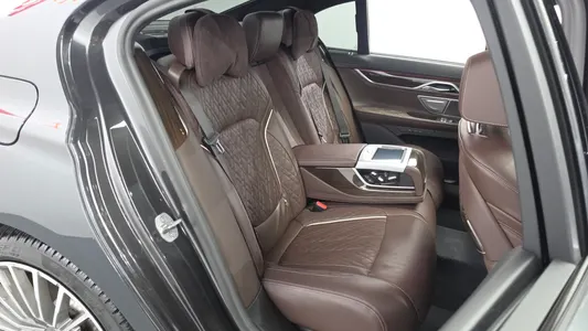 BMW 7 Series (G11) 745e i 2020 12