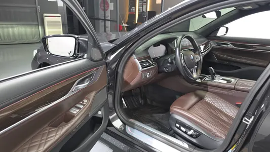 BMW 7 Series (G11) 745e i 2020 10
