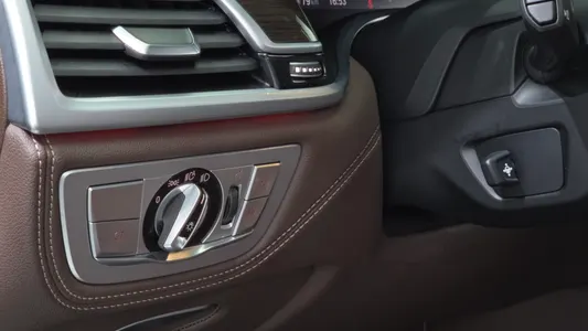BMW 7 Series (G11) 745e i 2020 19