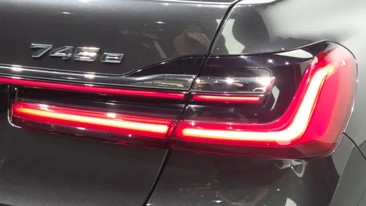 BMW 7 Series (G11) 745e i 2020 23