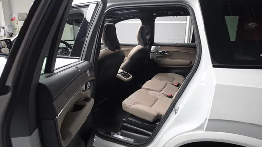 Volvo XC90 2 B6 2025 11