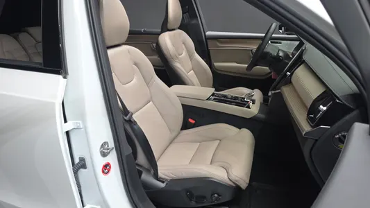 Volvo XC90 2 B6 2025 26