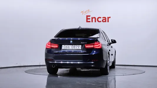 BMW 3 Series (F30) 320i 2016 4