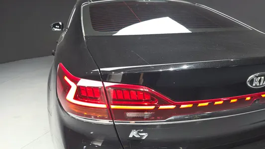 Kia K7 2019 23