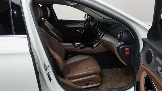 Mercedes-Benz E-Class W213 E300 2018 26