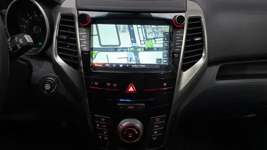 KG Mobility Tivoli VX 2WD 2016 14