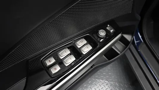 KG Mobility Tivoli VX 2WD 2016 29