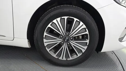 Kia K7 2019 5