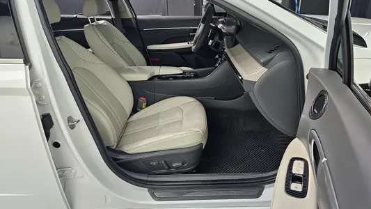 Hyundai (DN8) 1.6 2023 12