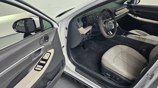 Hyundai (DN8) 1.6 2023 10