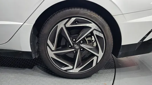 Hyundai (DN8) 1.6 2023 21